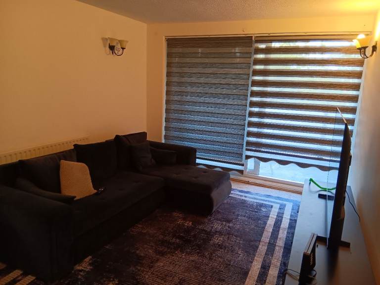 🏡 Beautiful 2-Bedroom Apartment in Hendon, NW4 1JS | £2,200 PCM | Balcony & Lift | Homeowner Guarantor Required