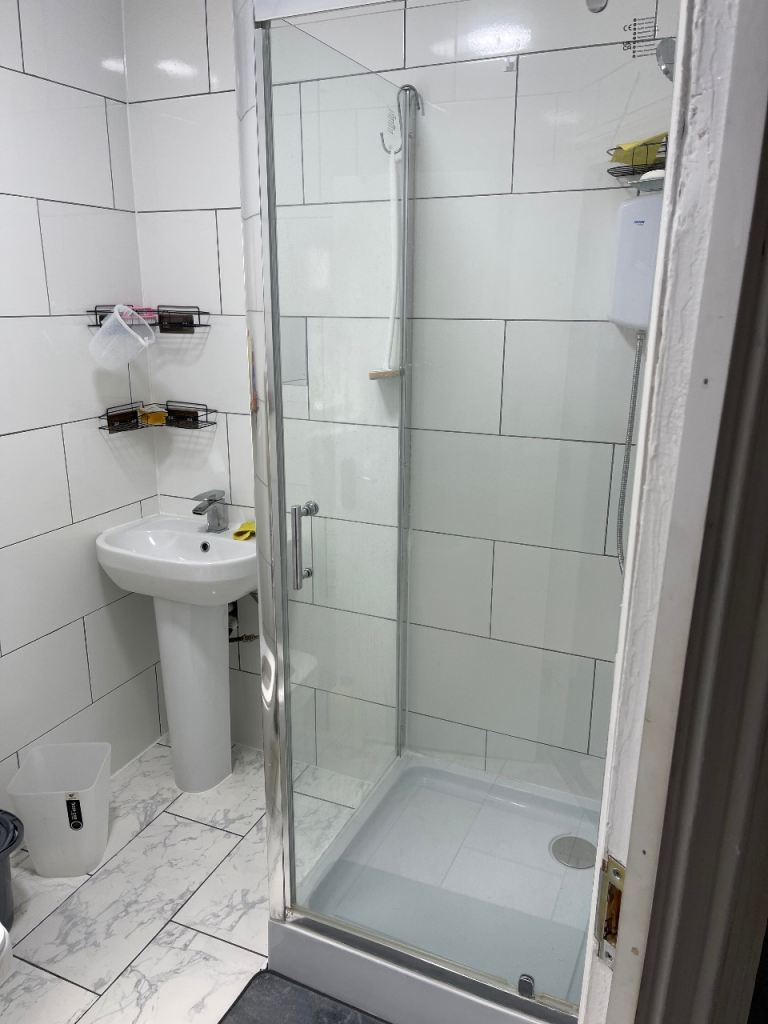 Very clean and massive Double Room in Manor Park E12 5PN