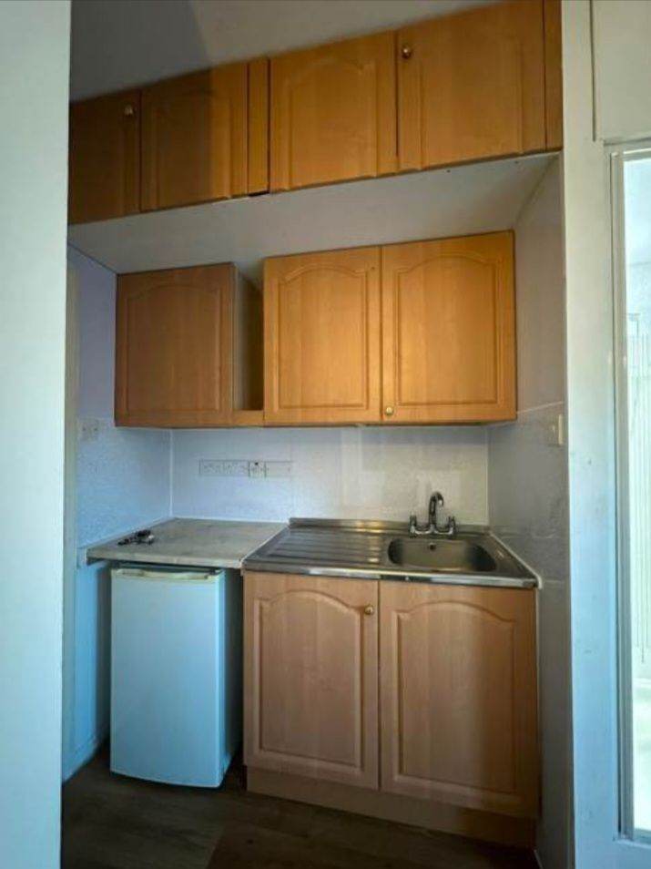 🏡 Furnished Ground-Floor Studio Flat in Dagenham, RM9 6AJ | £950 PCM | All Bills Inclusive