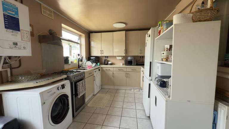 Single room (TW4 5ED)