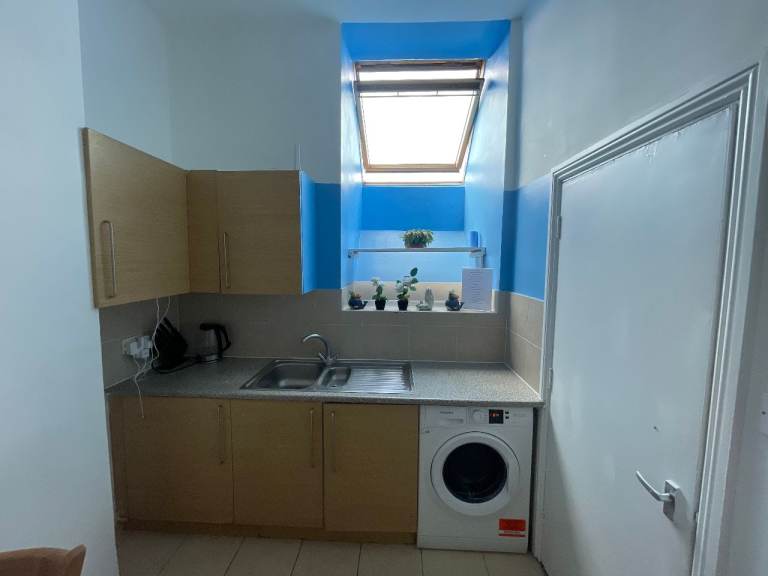 Single Room Queen’s Park – £900 PCM – ALL BILLS INCLUDED (NW6 6NN)