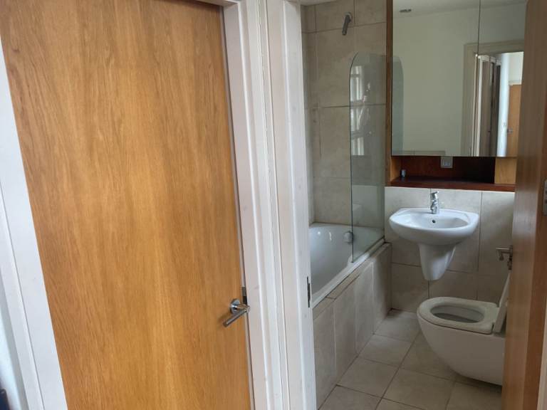 2 Bedroom Flat, 1st Floor - Near University of Huddersfield £675pm (HD1 3DN)