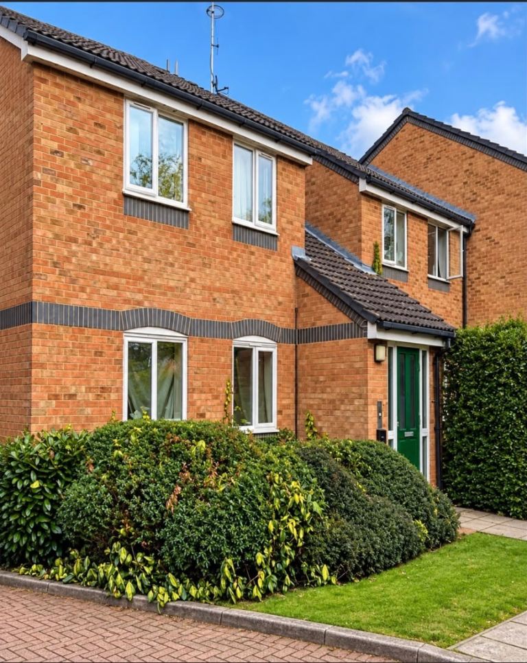 Spacious 2-Bedroom Flat to Rent – UB1 2YQ