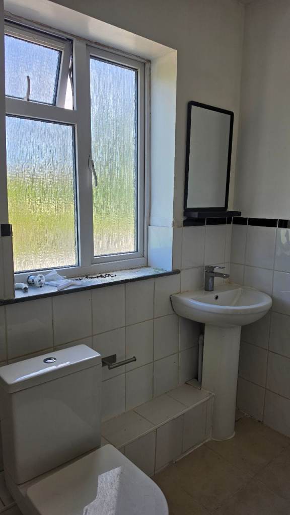 🏡 SPACIOUS DOUBLE ROOM FOR COUPLES – E13 8RT | ALL BILLS INCLUDED! ✨