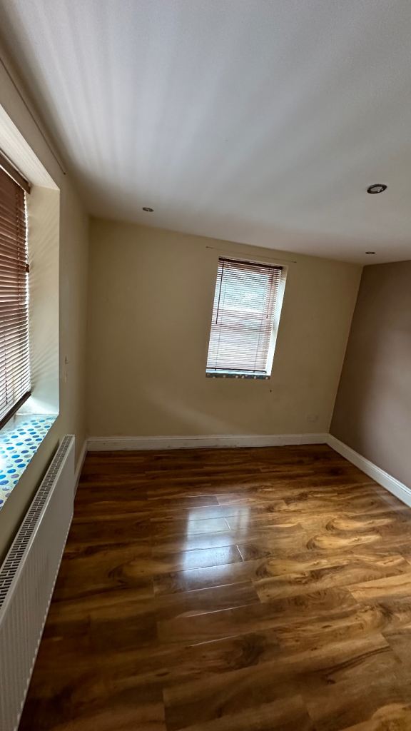 2 bedroom flat in Leyton 5 mins from Leyton station E11 4HL