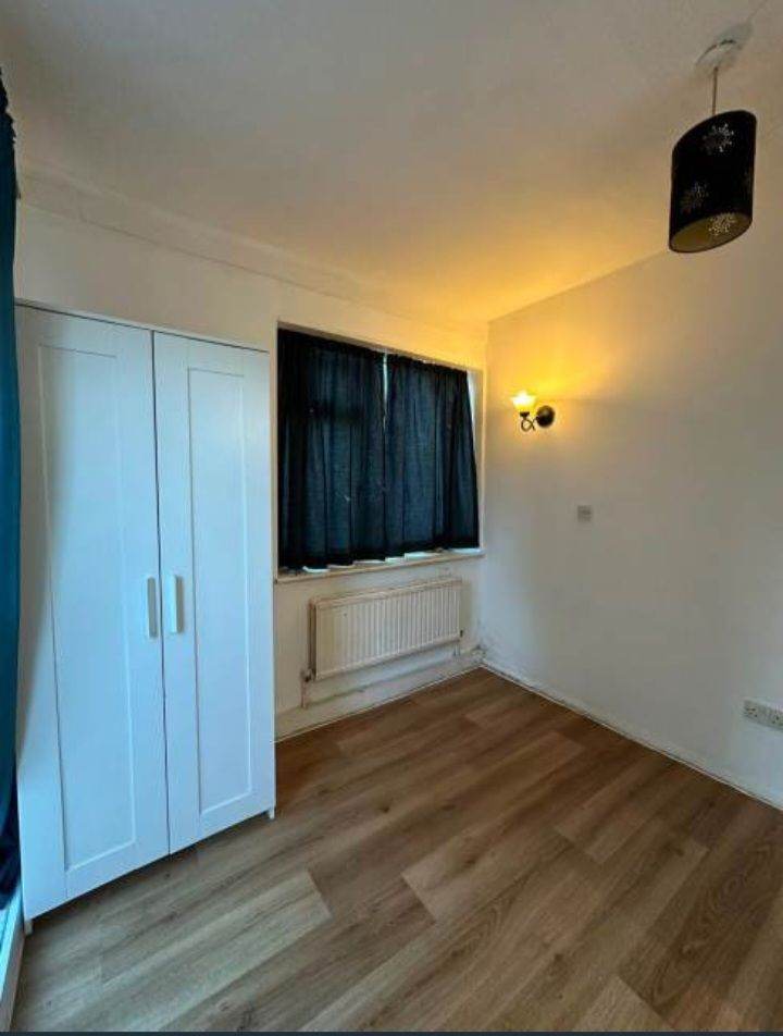 🏡 Furnished Ground-Floor Studio Flat in Dagenham, RM9 6AJ | £950 PCM | All Bills Inclusive