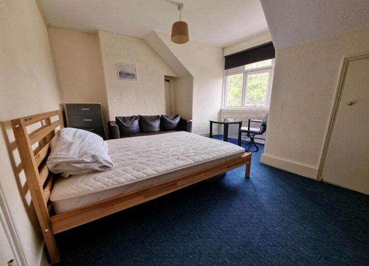 ✨ SPACIOUS ROOM WITH DOUBLE – PORTWAY, STRATFORD, LONDON E15 3QJ