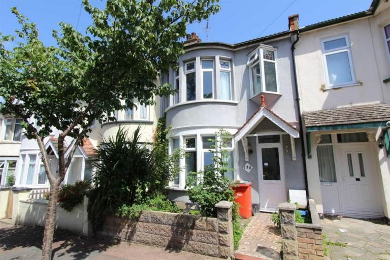 1 bed Room to Let Beedell Avenue, Westcliff On Sea (SS0 9JP)