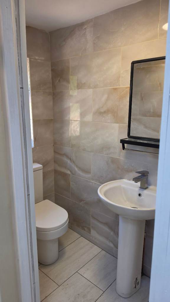 🏡 SPACIOUS DOUBLE ROOM FOR COUPLES – E13 8RT | ALL BILLS INCLUDED! ✨