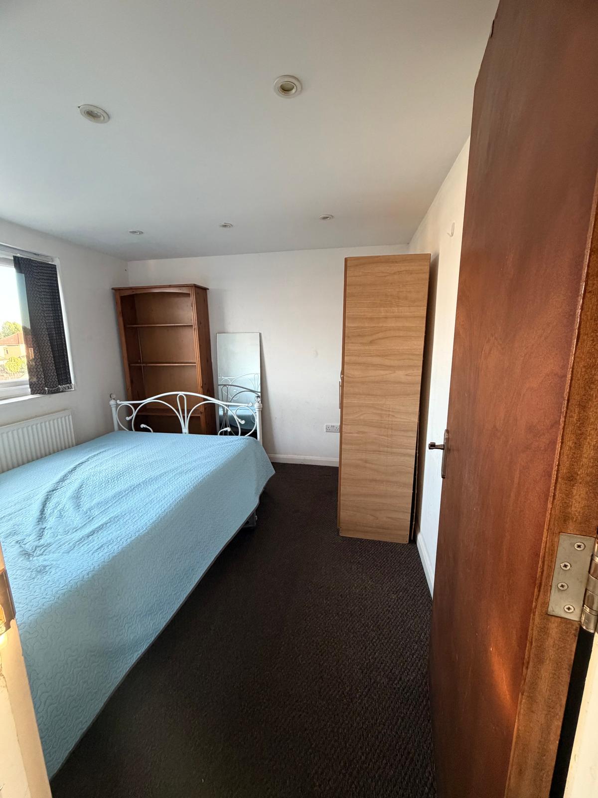 Newly Refurbished Double Rooms to Let – UB4 8DS | Couples Welcome