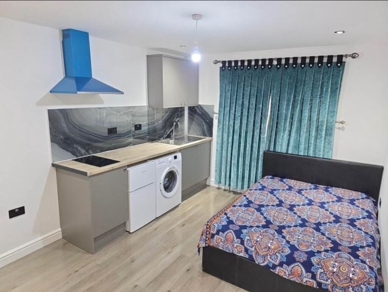 Studio Flat For Rent Reading, Berkshire £995pm@RG2 7ST