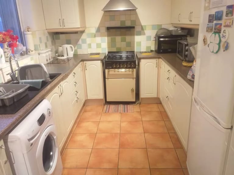 FURNISHED DOUBLE ROOM (Single person)– COSGROVE CLOSE, WESTWOOD, PETERBOROUGH PE3 7JN ✨