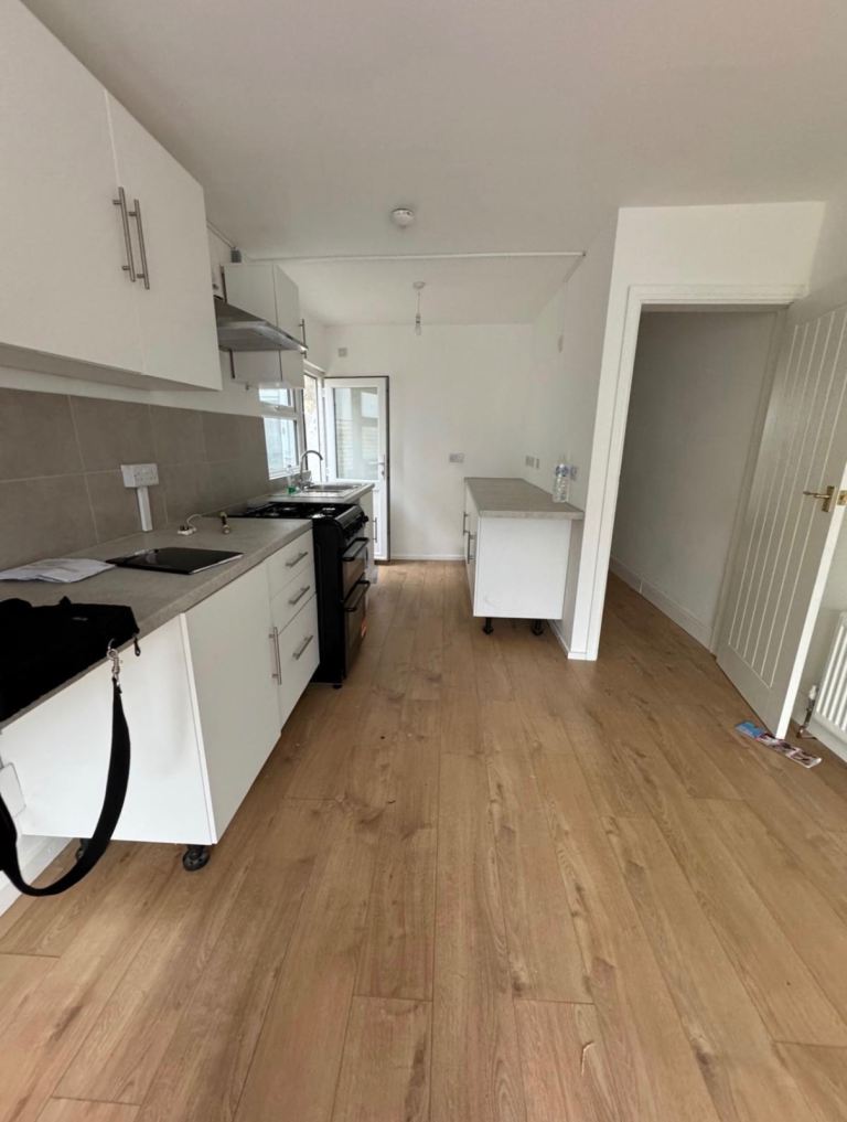 🏡 Furnished Double Room for Two in Upton Park, E13 0SJ | £950 PCM |