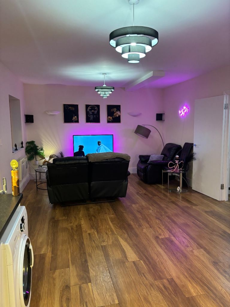 Spacious Double Room in 2-Bed 2-Bath Flat – Chingford, E4 8JL