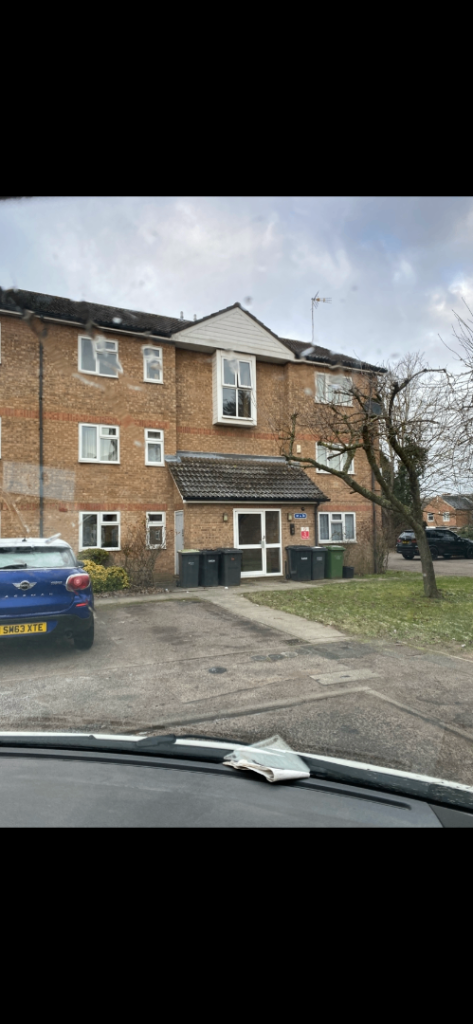 🏡✨ 2-Bedroom Ground Floor Flat in Luton LU3 2LL – Garden + Parking | £1,200 pcm!