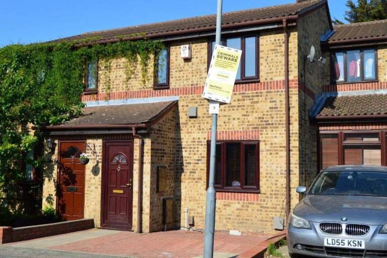 🏡 Stunning Furnished Double Room in Goodmayes, RM8 1YQ | £750 PCM | 5 Mins to Elizabeth Line