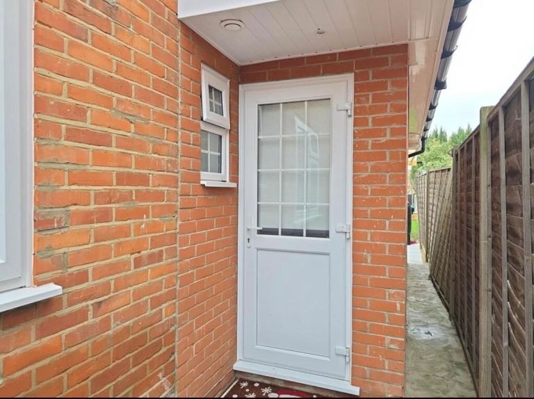 Studio Flat For Rent Reading, Berkshire £995pm@RG2 7ST