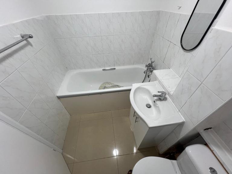 🏡✨ Fully Furnished 2-Bedroom Flat in Heston TW5 0QD – Ready to Move In | Great Transport Links! 🚆
