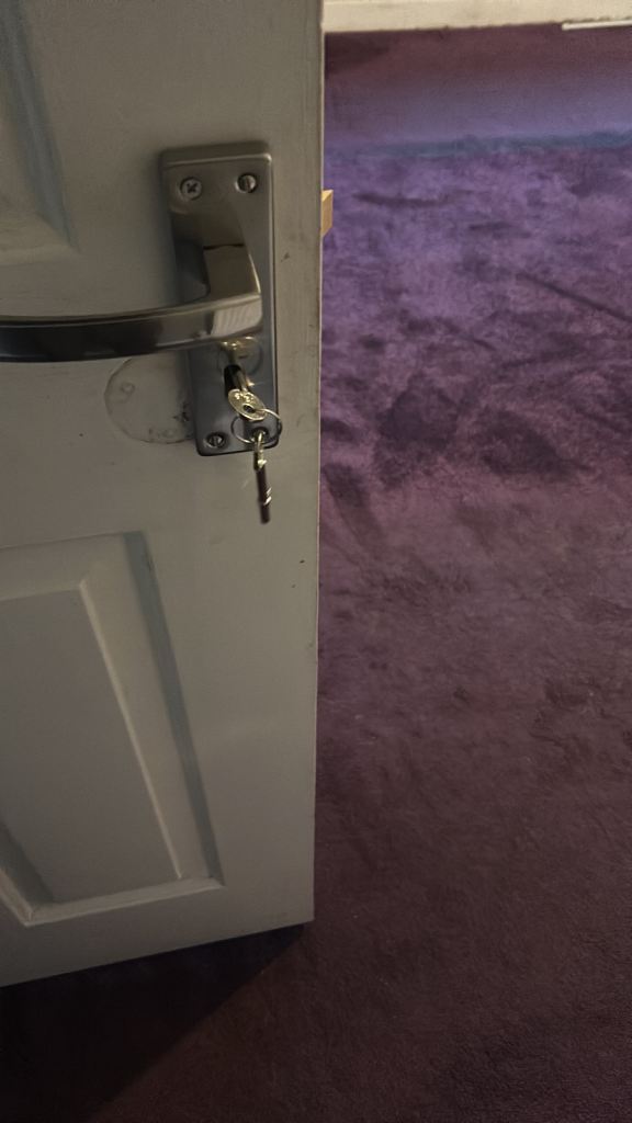 🏡 Furnished Double Room in East Ham, E6 2BW | £800 PCM | All Bills Included