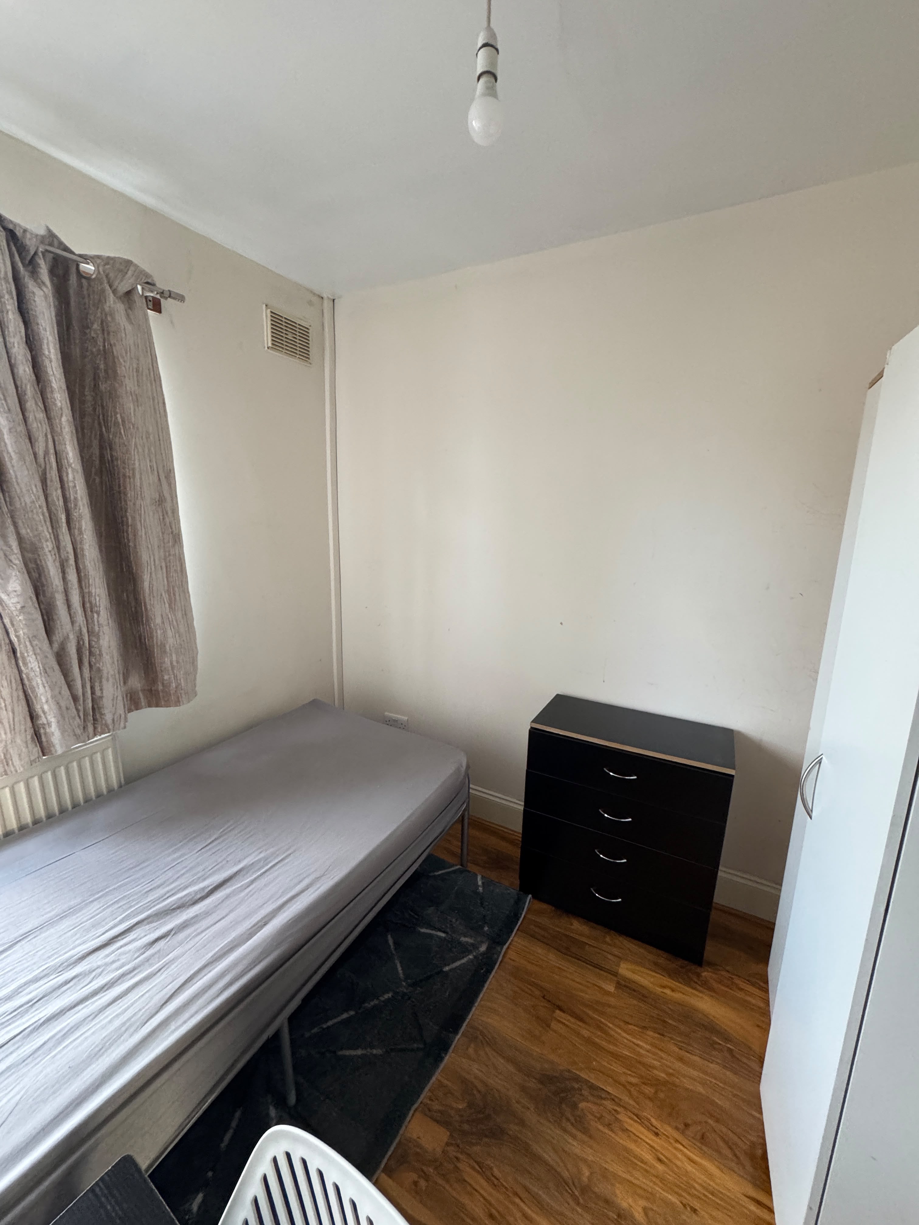🏡 LUXURIOUS LARGE EN-SUITE ROOM Female accommodation | E17 8JE