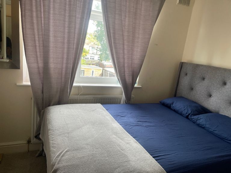 Double bedroom at Dominion dr, Romford, London RM5 2QP