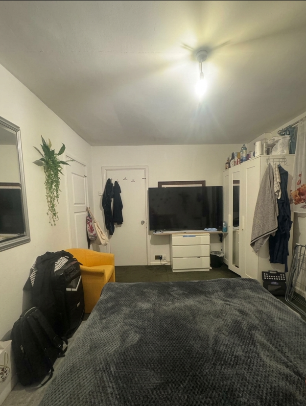 SPACIOUS MASTER ROOM TO RENT – STRATFORD, London E15 3NS ✨