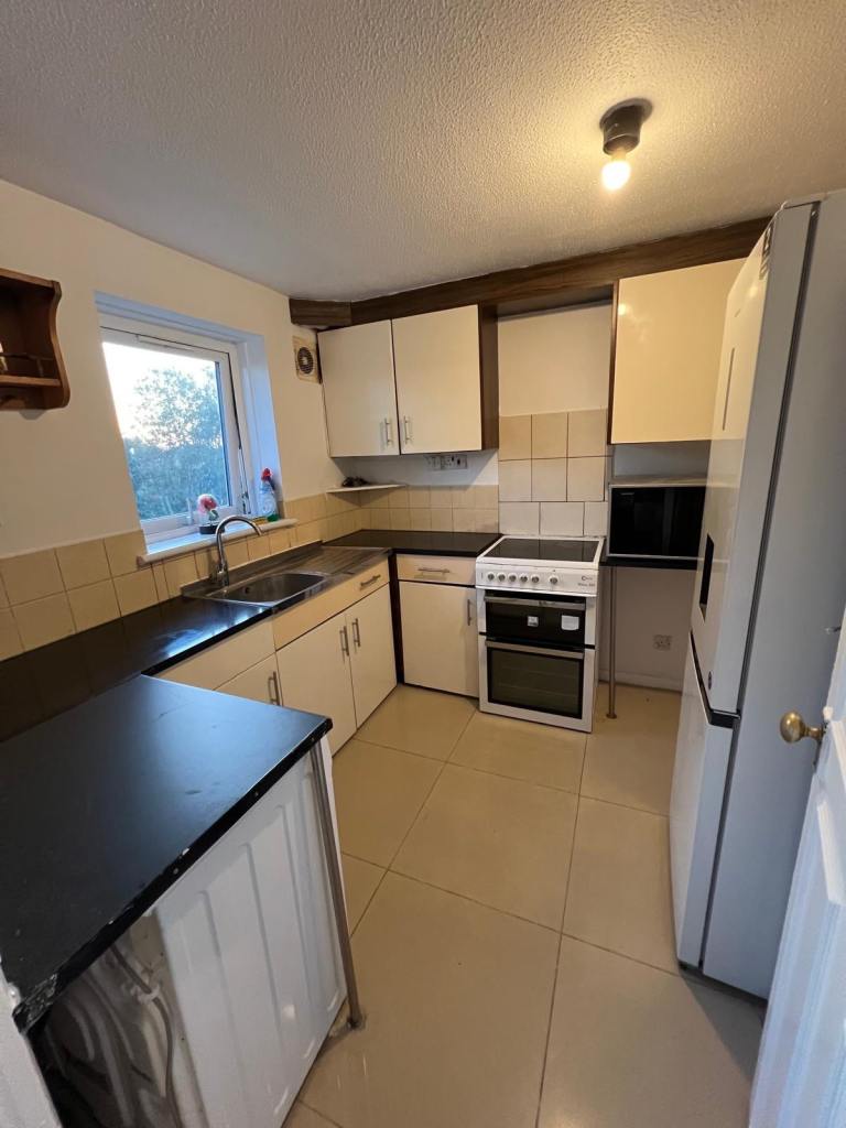 🏡✨ Fully Furnished 2-Bedroom Flat in Heston TW5 0QD – Ready to Move In | Great Transport Links! 🚆