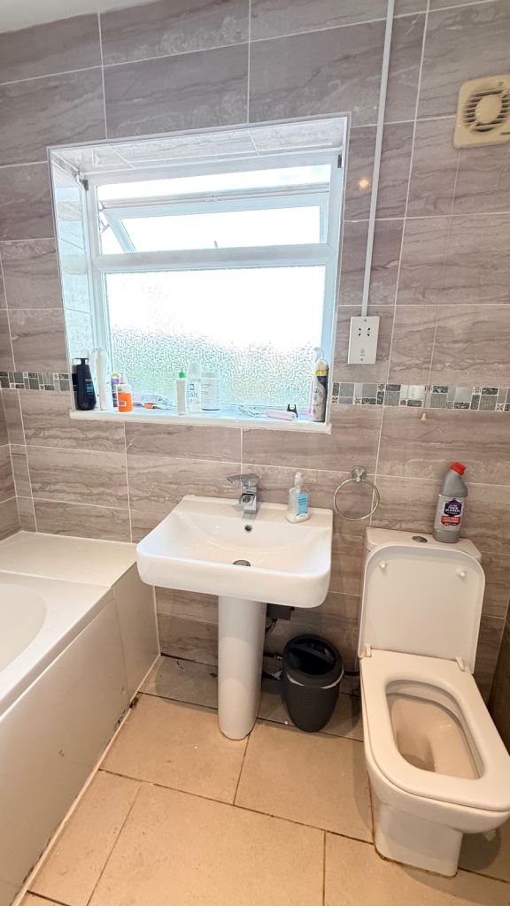 1 Single 1 double Room to Rent at Rowan avenue, Hove BN3 7JH