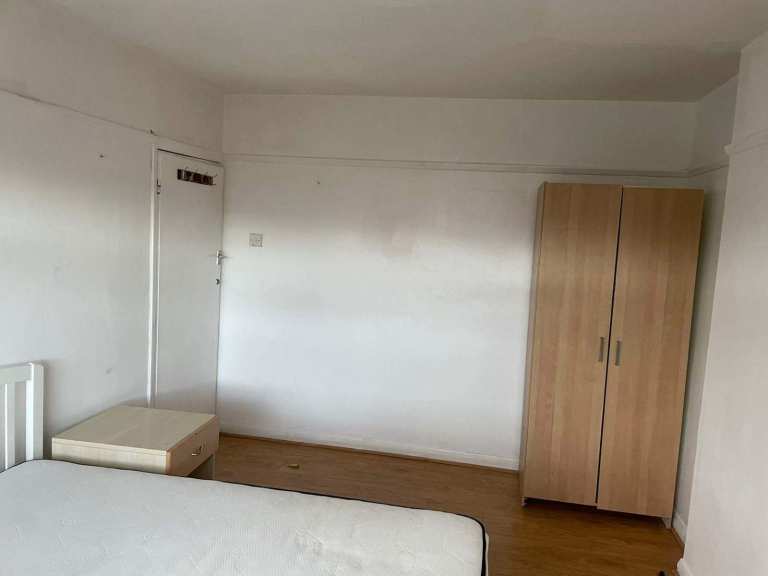 Loving double room to rent for professional including bills Mitcham, London £800pm (CR4 1SG)