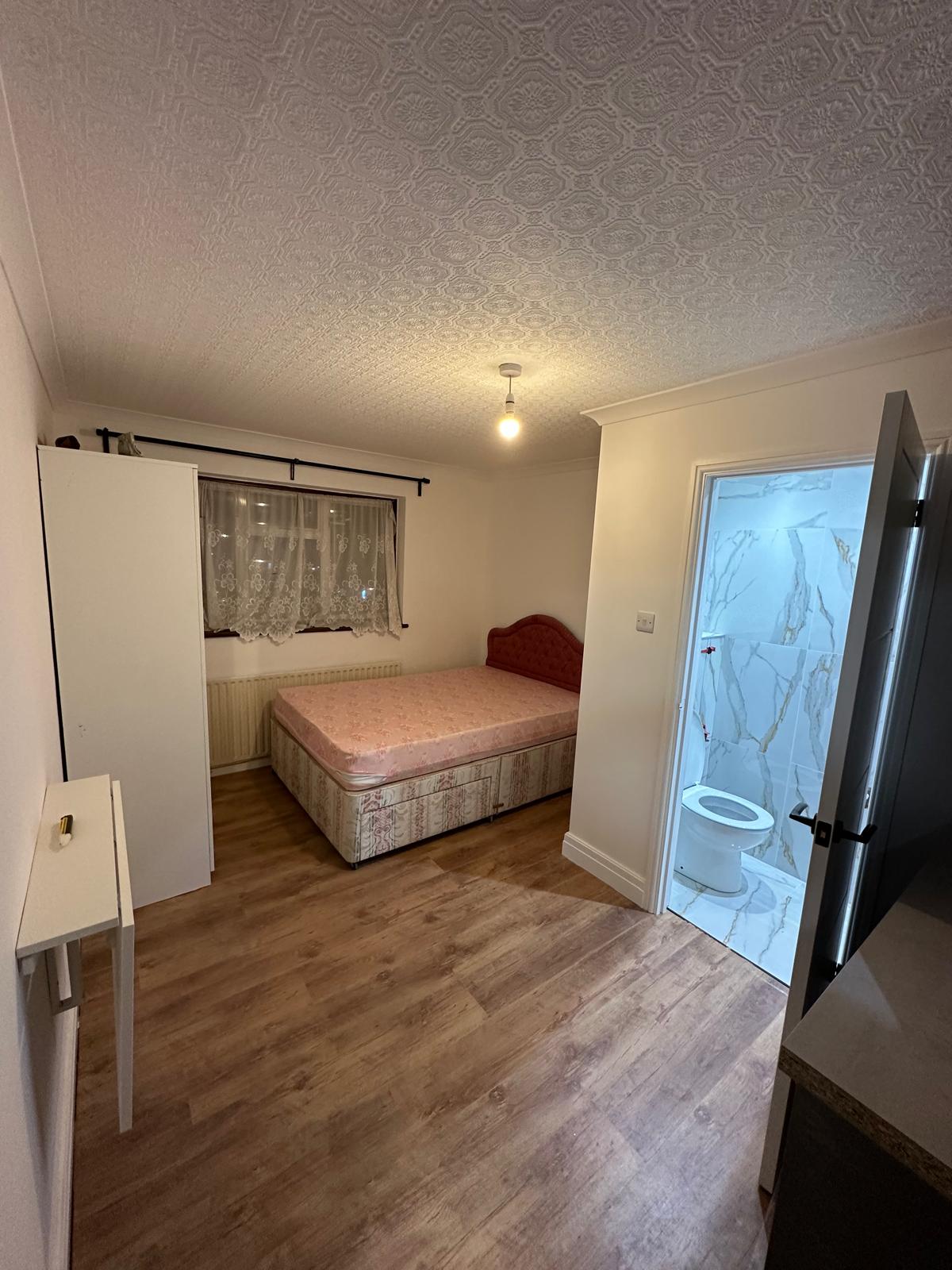 1st floor Studio for 1/2 Females in Canning Town E16 4LD