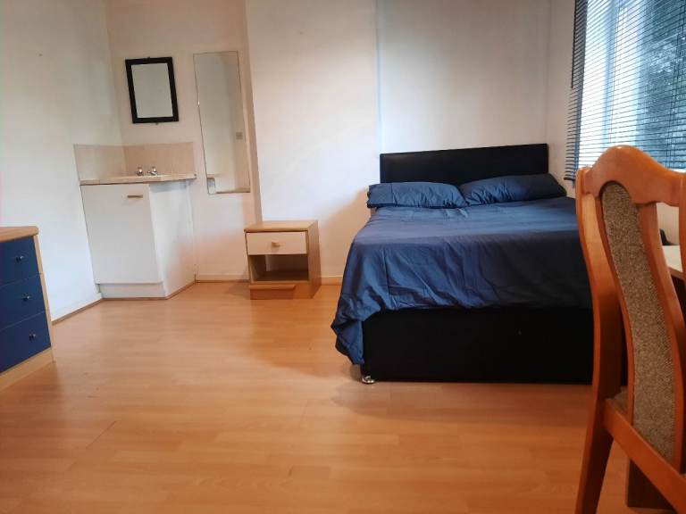 Modern 4-Bedroom Townhouse in Leeds City Centre – LS7 1HT | £614pp All Bills Inclusive