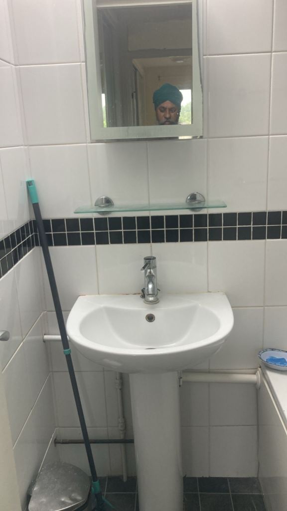 Large Furnished Double Room – Bills Included – Excellent Location (RG12 7ZT)