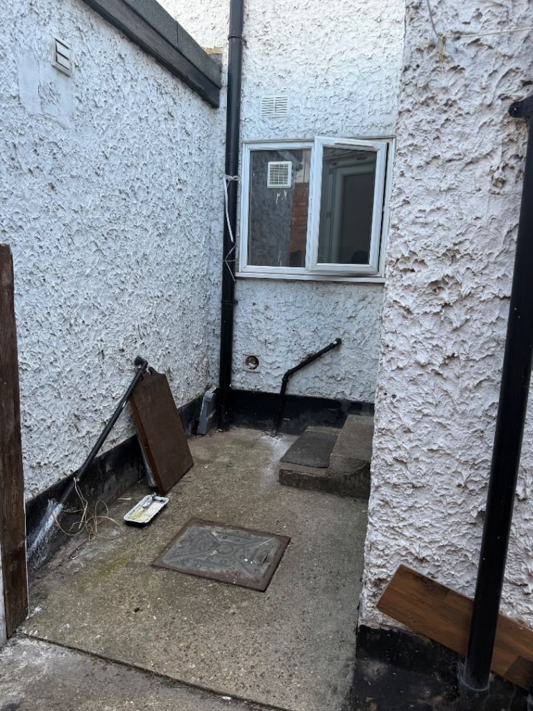 🏡 Spacious 3 Bedroom House To Rent – Aveley RM15 4SJ  📍 Mill Road, Aveley, Essex
