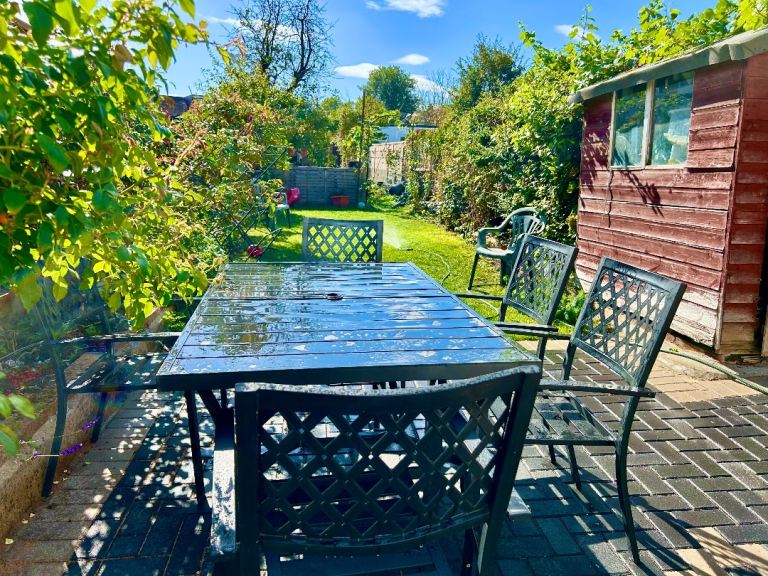 🌸 Beautiful Double Room to Let – South Harrow (HA2 9BT)