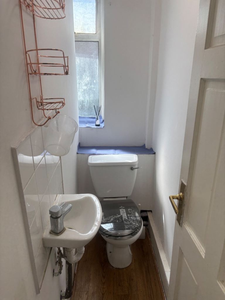 🏙️✨ Studio Room on Walthamstow High Street E17 7JH – £650 pcm | 4 Mins to Central Station! 🚇