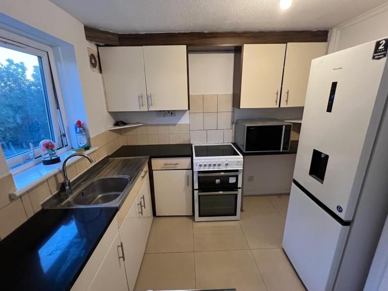 🏡✨ Fully Furnished 2-Bedroom Flat in Heston TW5 0QD – Ready to Move In | Great Transport Links! 🚆
