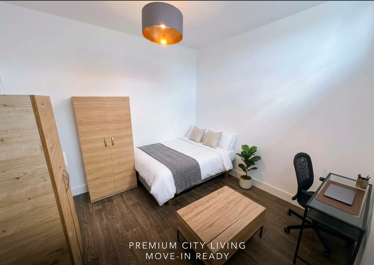 Spacious room to rent for a Muslim at Green Ln, Ilford (IG3 9RY)