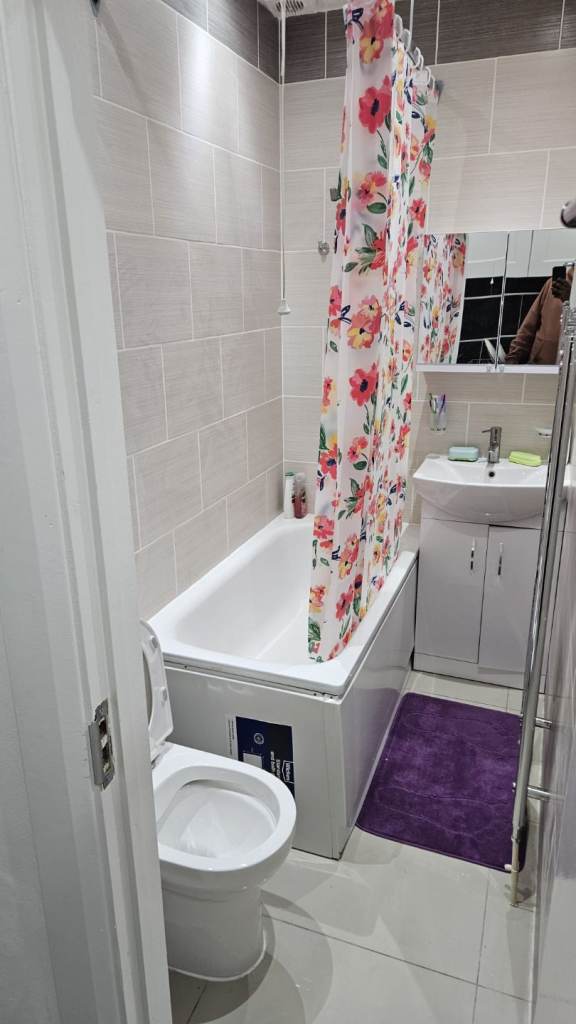 🏡 Large Double Room for couple – East Ham E6 1LW