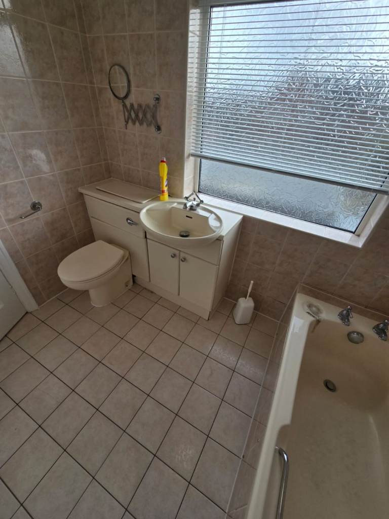 🏡 Spacious Furnished Double Rooms to Rent – Kirkland Avenue, Mansfield NG18 5QP