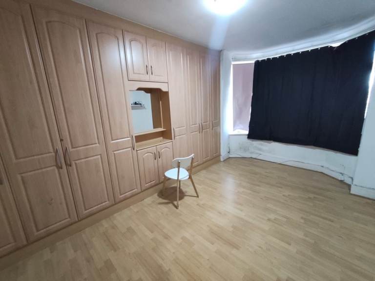 Single Rooms available in Mitcham (CR4 2EH)
