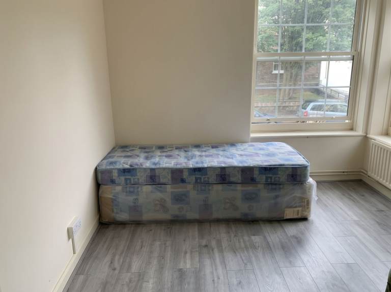 Title: 2 Furnished Double Rooms in Shared House near Elephant & Castle – Bills Included (SE1 6QL)