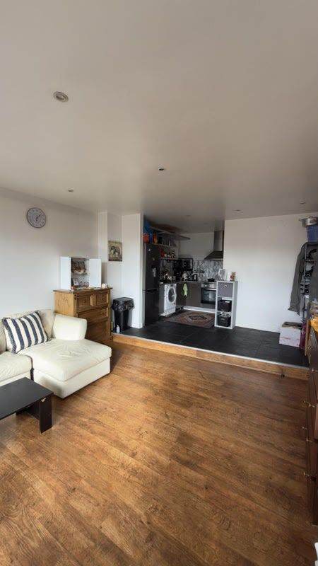 🏙️ Fantastic Fully Furnished 2-Bedroom Apartment with Secure Parking | Metropolitan Apartments, Leicester City Centre | LE1 3RF