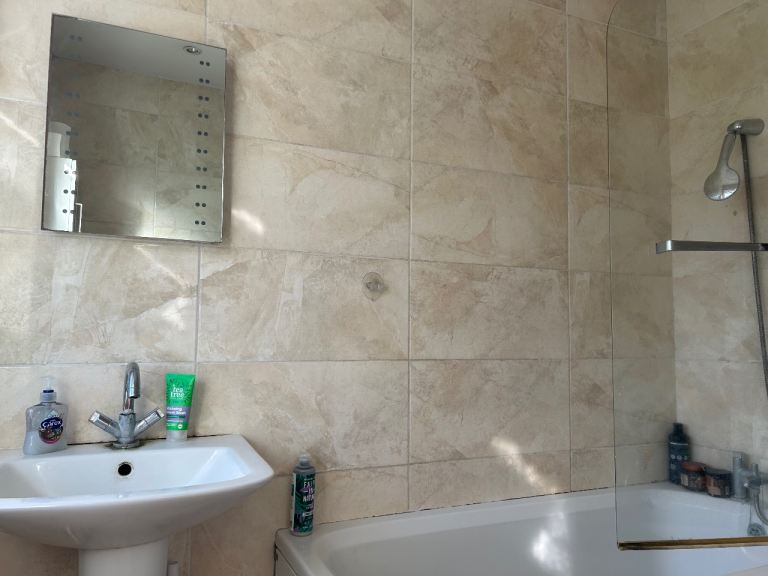 🌸 Beautiful Double Room to Let – South Harrow (HA2 9BT)