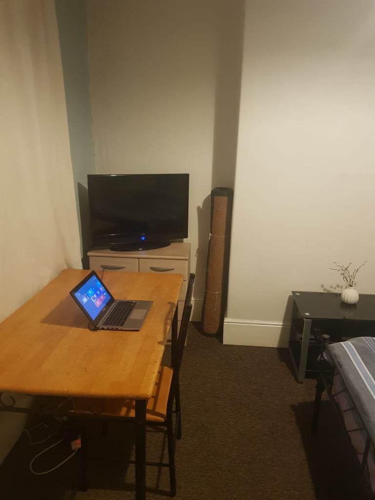 🏡✨ Spacious Double Bedroom in Sheffield S2 4TD – Fully Furnished | Bills Included | 10mins walk to City Centre! 🚆