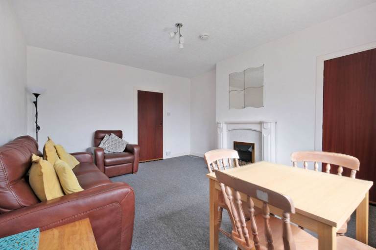 Fully furnished 2 bed upstairs flat, opposite to Aberdeen Uni, available immediately