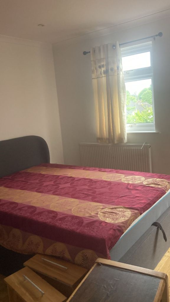 Large Furnished Double Room – Bills Included – Excellent Location (RG12 7ZT)