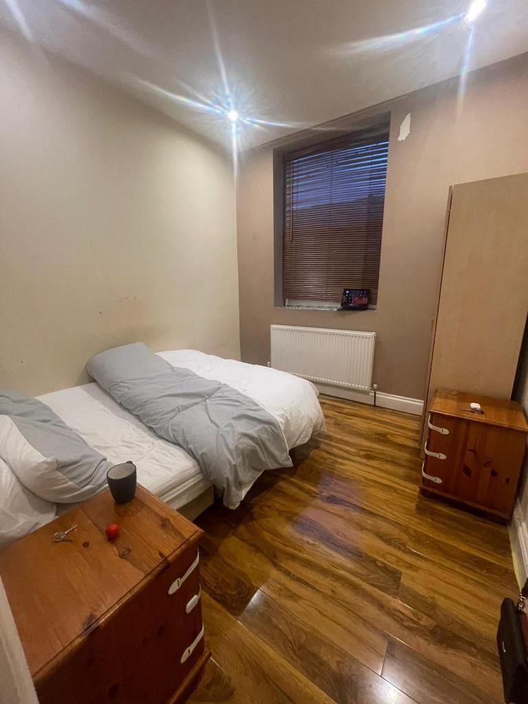 2 bedroom flat in Leyton 5 mins from Leyton station E11 4HL