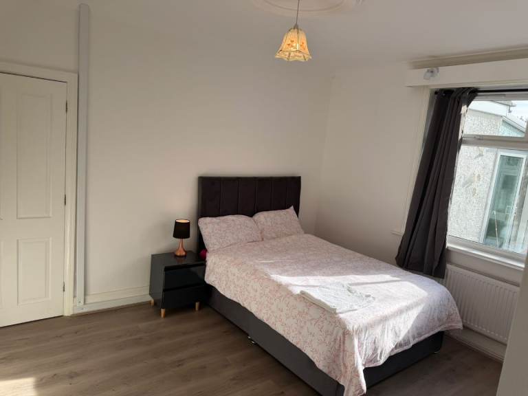 🏡 Spacious Furnished Double Rooms to Rent – Kirkland Avenue, Mansfield NG18 5QP