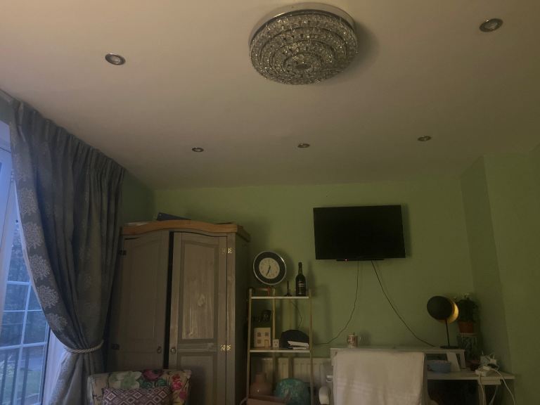 En-suite Double room at Thirlmere rise, Bromley (BR1 4HY)