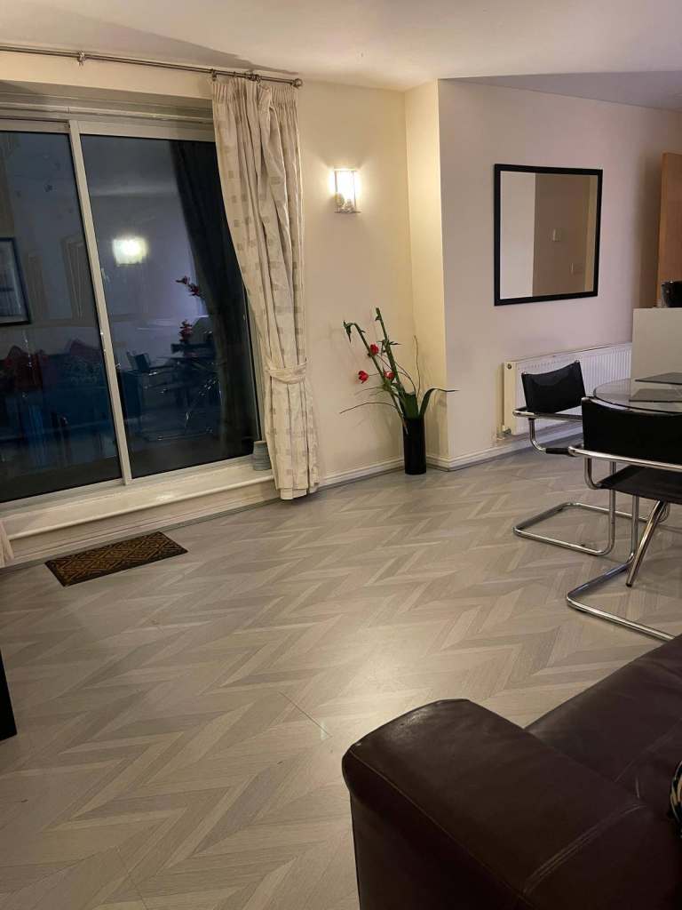 🏙️ Modern 2-Bed, 2-Bath Furnished Apartment | City View, Ilford IG1 1NH